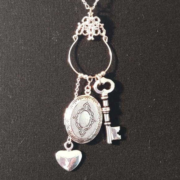 NWT Relativity Silver Necklace - Picture 2 of 4